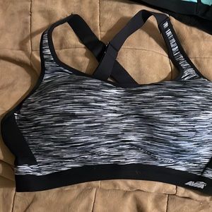 4 (cross or reg back support)Bras lot NWOT🌹1 tan,1 black, 1black&white, 1 teal